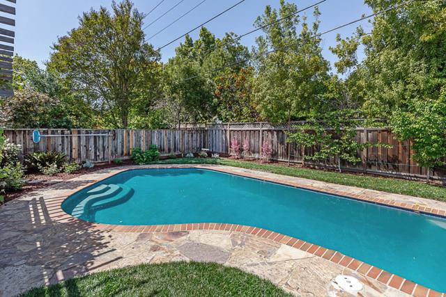 1532 Meadow Lane, Mountain View CA: https://media.crmls.org/mediaz/6ac85ee7-ebb2-4f18-90cf-2f5ff9fb1756.jpg