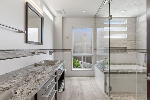 Image 31 of 60 For 2372 Oxford Ave