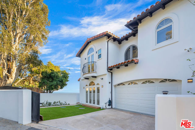 27336 Pacific Coast Highway, Malibu CA: https://media.crmls.org/mediaz/6ac88f3e-9312-4bf0-bd60-ff16524cf5fa.jpg