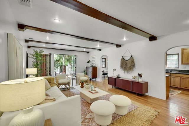 4300 Laurelgrove Avenue, Studio City CA: https://media.crmls.org/mediaz/6ac8e7d0-817c-4947-89f9-3747ff213fc8.jpg