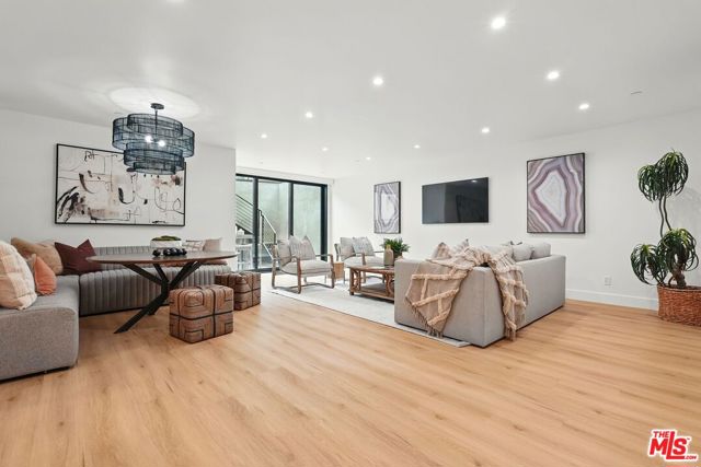 913 913 1/2 N Beverly Glen Boulevard, Bel Air CA: https://media.crmls.org/mediaz/6ac91a91-6f0d-4fc6-bca5-6eaa3baa70bd.jpg