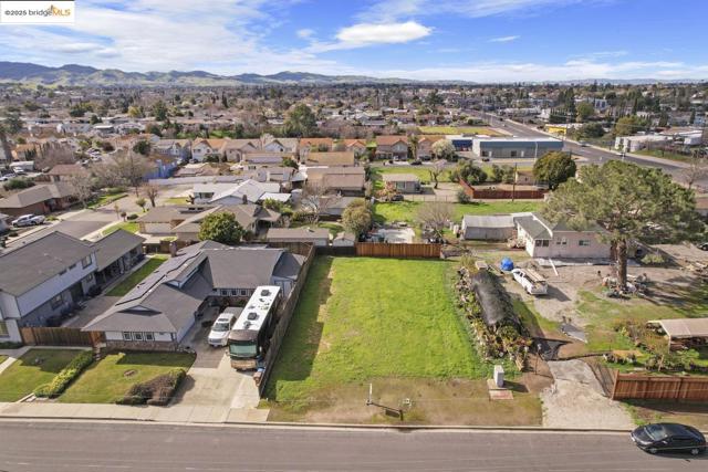 1816 Parsons Ln, Antioch CA: https://media.crmls.org/mediaz/6ac95749-3dd2-4647-a214-2bc251ddf055.jpg