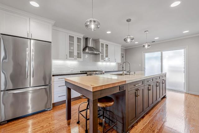 520 Topaz Street, Redwood City CA: https://media.crmls.org/mediaz/6ac99ed7-803d-41b9-b9e3-2bcf71758b7a.jpg