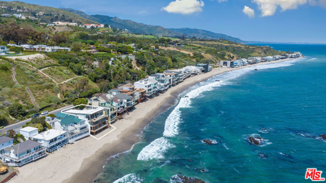 24928 Malibu Road, Malibu CA: https://media.crmls.org/mediaz/6ac9a106-e58a-470a-af00-724706831fe7.jpg
