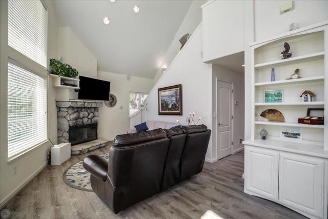 20944 Woodside Way, Groveland CA: https://media.crmls.org/mediaz/6ac9e0ee-a229-4634-ad28-31a0272e3561.jpg