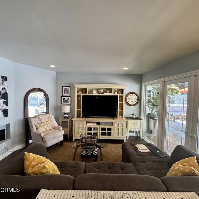 Detail Gallery Image 5 of 54 For 2013 El Vista Ct, Glendale,  CA 91208 - 3 Beds | 3 Baths