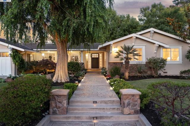 290 Bolla Ave, Alamo CA: https://media.crmls.org/mediaz/6aca6cbd-874d-4d68-a917-0de31feed5b0.jpg