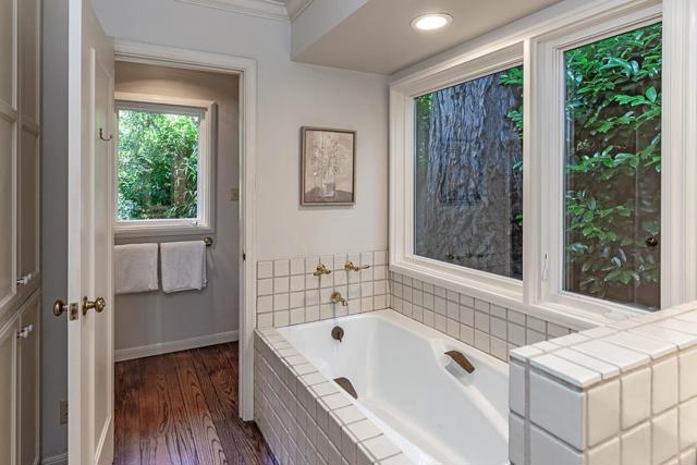 3 Wyndham Drive, Portola Valley CA: https://media.crmls.org/mediaz/6acabd5e-7147-4c8c-bd89-9bcc0e965efe.jpg