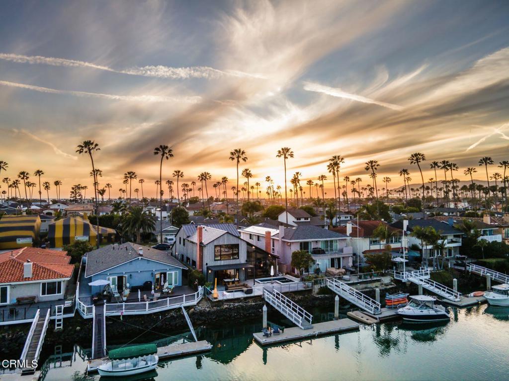 https://media.crmls.org/mediaz/6acb629f-56fa-4ade-8db2-8c1deb2eaf86.jpg?preset=X-Large