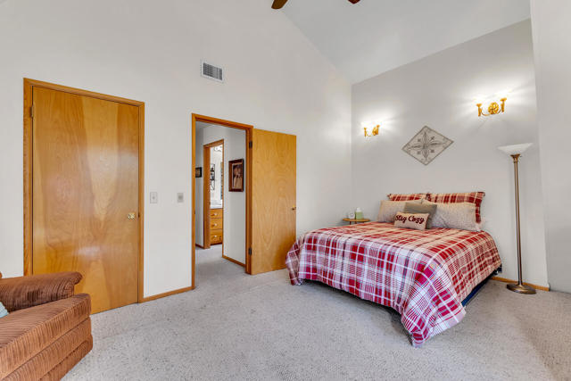 52402 Pine Ridge Road, Idyllwild CA: https://media.crmls.org/mediaz/6acb729c-14d1-4fca-b402-72694f586dba.jpg