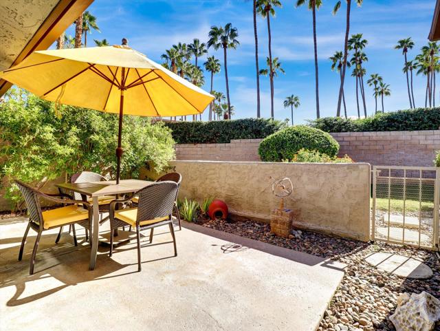 2371 Via Sonoma, Palm Springs CA: https://media.crmls.org/mediaz/6acc429d-59b4-450a-bc12-b226ada0937a.jpg