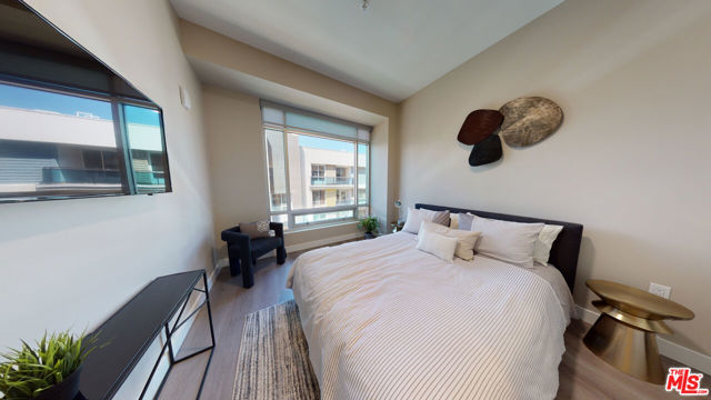 520 N Central Avenue, Glendale CA: https://media.crmls.org/mediaz/6accb1da-f18c-46bd-bb76-f7fee8765cd0.jpg