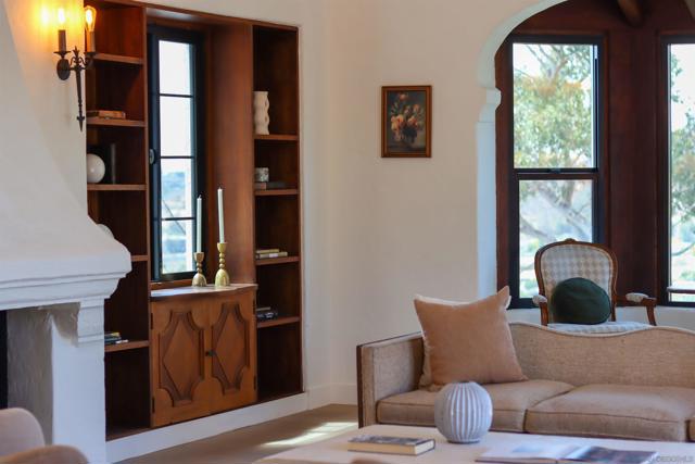 4388 HAWK STREET, San Diego CA: https://media.crmls.org/mediaz/6acd4d98-9067-4d36-9e03-8efc0fa126d8.jpg