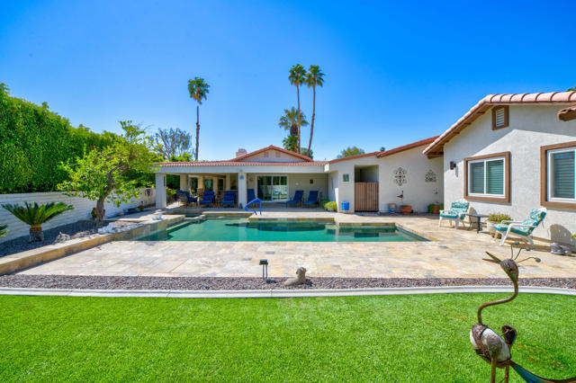 39060 Kilimanjaro Court, Palm Desert CA: https://media.crmls.org/mediaz/6ace6dfe-abfc-4dd1-a71a-b4aa4dfad186.jpg