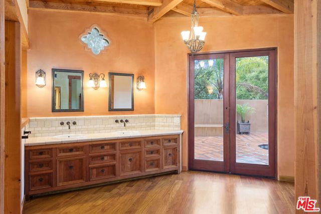 16141 Bayberry Place, Sherman Oaks CA: https://media.crmls.org/mediaz/6acec521-dd0f-4df5-9657-29086fa28a63.jpg