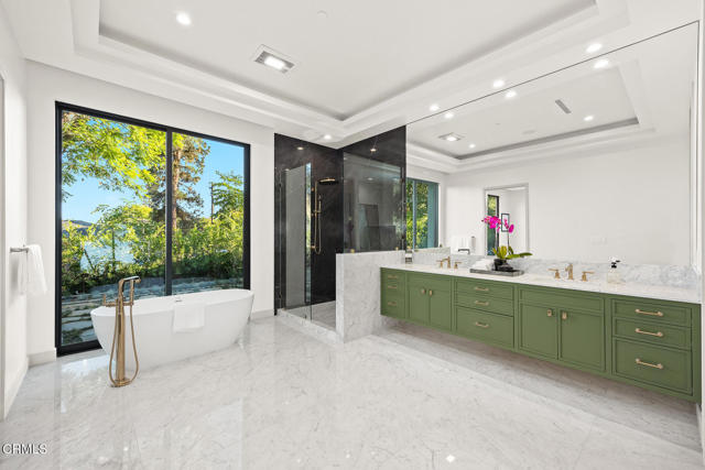 4828 Oakwood Avenue, La Canada Flintridge CA: https://media.crmls.org/mediaz/6ad02b72-2f7f-4ca3-8d6f-9de11bd2febf.jpg