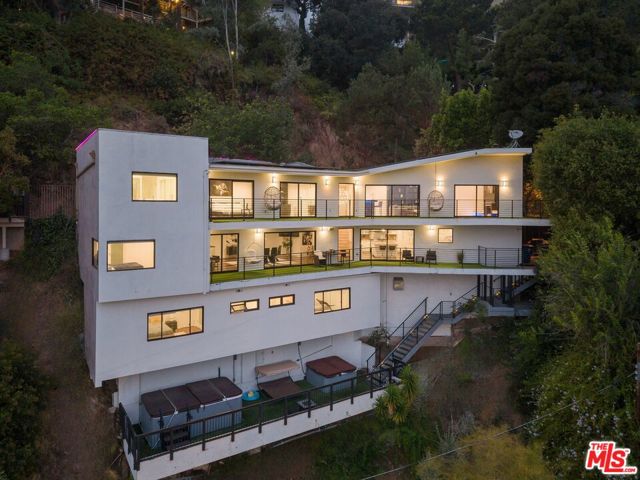 8514 Hillside Avenue, Los Angeles CA: https://media.crmls.org/mediaz/6ad04c5c-2ae0-42ab-b3b8-c8b928befc9b.jpg