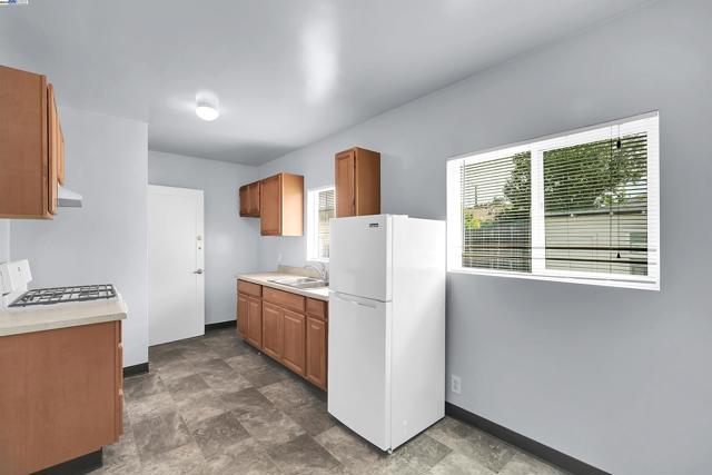 378 Park St, San Leandro CA: https://media.crmls.org/mediaz/6ad0b73a-910f-4557-90fd-5c346408a3b8.jpg