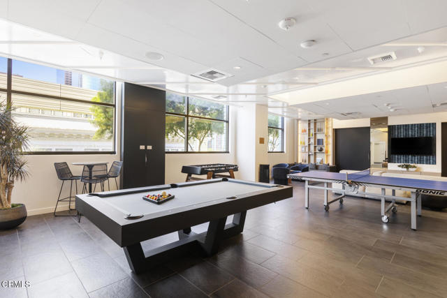 400 S Broadway, Los Angeles CA: https://media.crmls.org/mediaz/6ad0f451-c2b9-44db-afc0-cb95d31becd5.jpg
