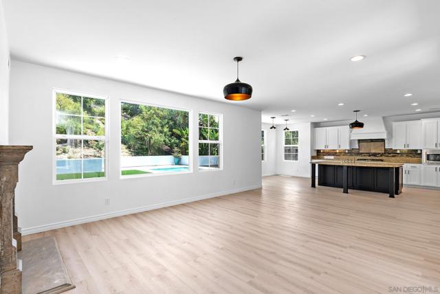 1120 Championship Rd, Oceanside CA: https://media.crmls.org/mediaz/6ad11446-4c58-4067-996b-be3392fc16b9.jpg