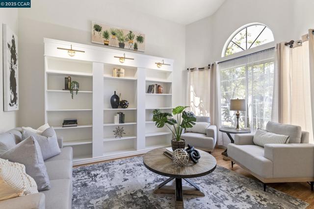 1015 Hidden Oak Ct, Concord CA: https://media.crmls.org/mediaz/6ad1fc16-951d-48c5-bb32-7061014bffce.jpg