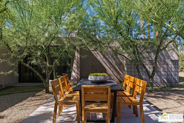 599 N Tercero Circle, Palm Springs, CA 92262