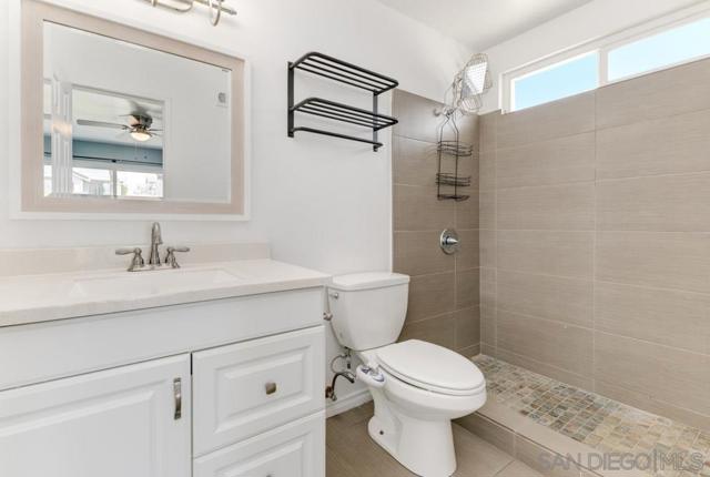 554 7Th St, Imperial Beach CA: https://media.crmls.org/mediaz/6ad3df6b-b4a0-43d9-a94b-a01679672ac7.jpg