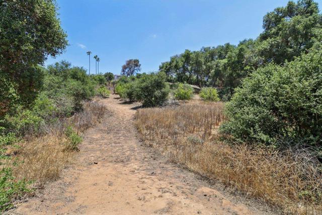 1797 99 Rabbit Hill, Fallbrook CA: https://media.crmls.org/mediaz/6ad3e832-3eae-4be4-8e66-dec2d02dff57.jpg