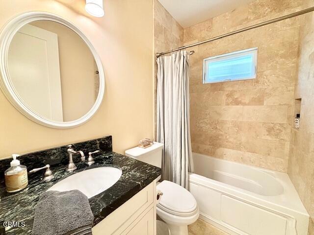 117 Glendale Avenue, Oxnard CA: https://media.crmls.org/mediaz/6ad5ce17-291a-42e4-8cc7-e584fbed7d99.jpg