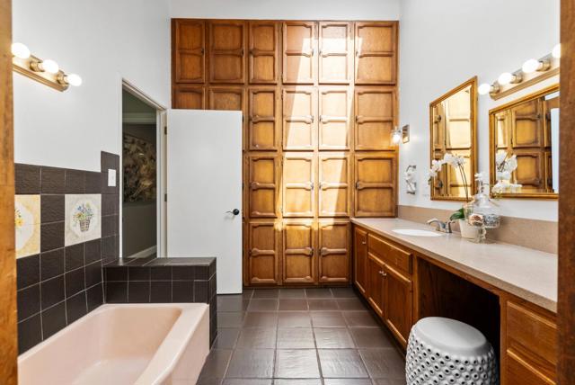 162 Madera Avenue, San Carlos CA: https://media.crmls.org/mediaz/6ad689dd-97cc-4317-8885-5303384f0b5f.jpg