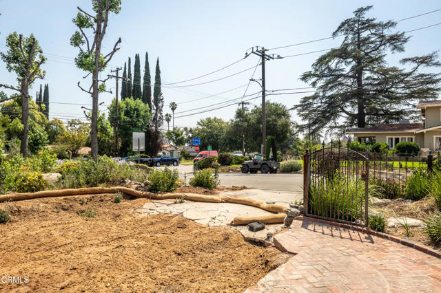 1215 E Mendocino Street, Altadena CA: https://media.crmls.org/mediaz/6ad6f5b3-31b4-4ed8-9e6e-e7516fd1e3a5.jpg