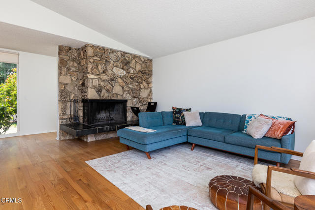 304 Mesa Lila Road, Glendale CA: https://media.crmls.org/mediaz/6ad71f42-c744-41a9-8635-2018b93211d1.jpg