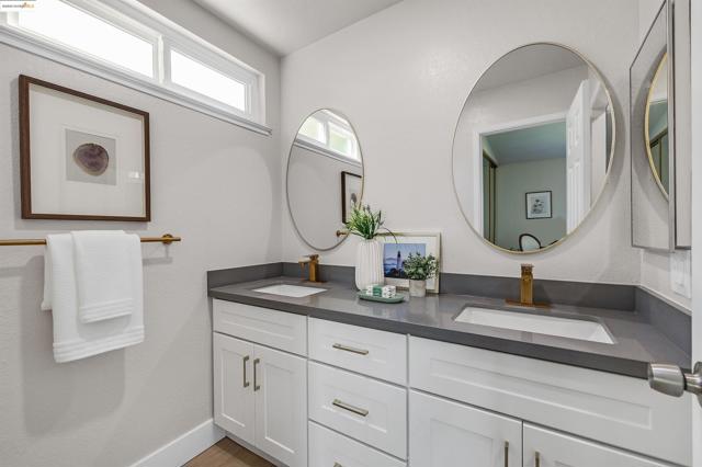 2802 Jones Gate Ct, Pleasanton CA: https://media.crmls.org/mediaz/6ad75cad-9ed6-482d-83e7-04dd9af15b5e.jpg
