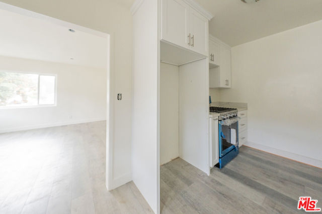 10039 Haines Canyon Avenue, Tujunga CA: https://media.crmls.org/mediaz/6ad78590-0e09-4f85-8bdd-f85c0a13bd46.jpg