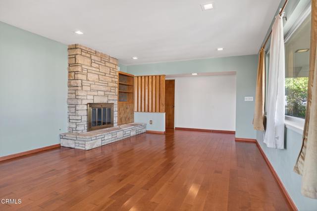221 Seton Hall Avenue, Ventura CA: https://media.crmls.org/mediaz/6ad793ef-63f4-4a1e-a61d-f13718d9d2fa.jpg