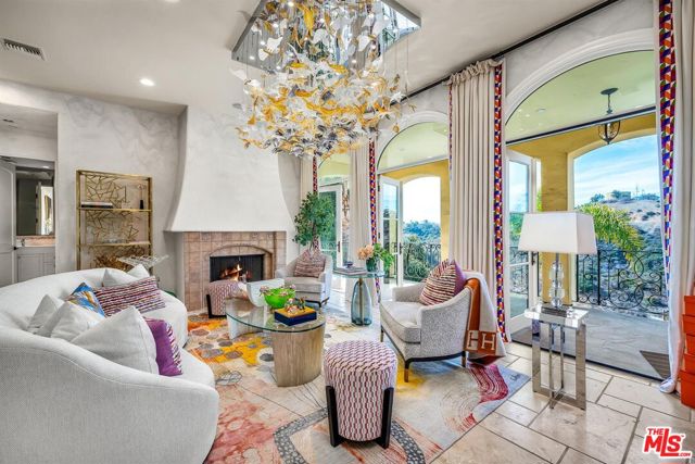 3110 Benedict Canyon Drive, Beverly Hills CA: https://media.crmls.org/mediaz/6ad7efaa-5daa-4f4b-89de-8e3c2b5acca7.jpg