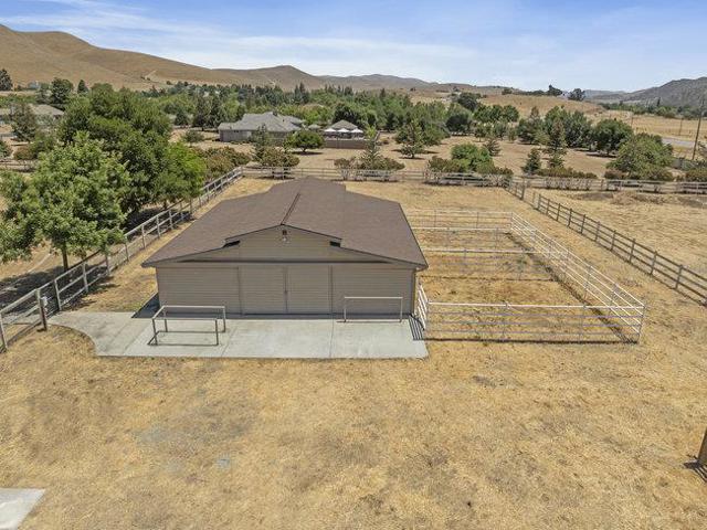 5636 Sundown Lane, Tres Pinos CA: https://media.crmls.org/mediaz/6ad86616-7bea-4a8d-b589-6e0fe7c297fa.jpg