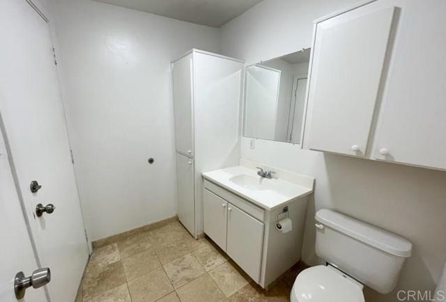 2405 Old Colony, Vista, California 92084, ,Residential Income,For Sale,Old Colony,NDP2407848