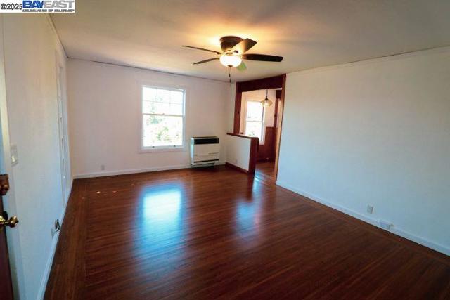 828 Everett Ave, Oakland CA: https://media.crmls.org/mediaz/6ad8cce3-5ea3-44fa-8c6c-28f166d85cbe.jpg