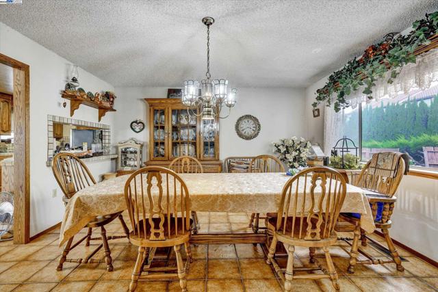 664 Berry Ave, Hayward CA: https://media.crmls.org/mediaz/6ad8d39a-6683-451b-b9ff-bbc14bc08e50.jpg