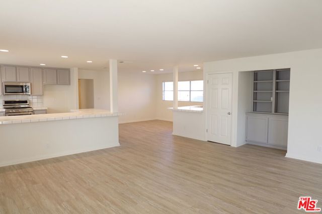 21 Voyage Street, Marina del Rey, California 90292, ,Multi-Family,For Sale,Voyage,24391171