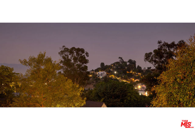2236 Earl Court, Los Angeles CA: https://media.crmls.org/mediaz/6ada0219-39f6-46b7-a9f9-34073cff3c4c.jpg
