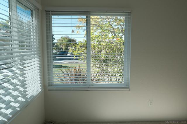 4835 Glenhaven Dr, Oceanside CA: https://media.crmls.org/mediaz/6adac978-0456-4b4a-bf42-bdf47914cdf6.jpg