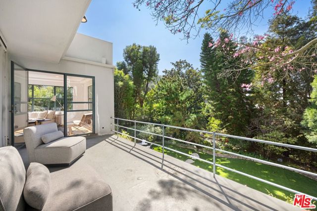 2477 Canyon Oak Drive, Los Angeles CA: https://media.crmls.org/mediaz/6adafe4b-247f-4d30-a71c-fdb5af3d4adf.jpg