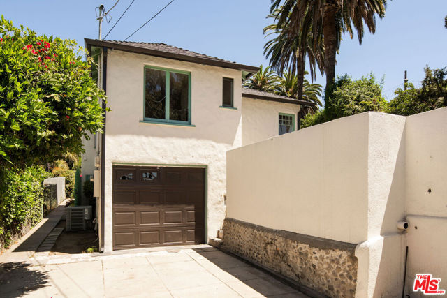 264 Robinson Road, Pasadena CA: https://media.crmls.org/mediaz/6adb5335-8103-41d2-8b34-3863a8c188f1.jpg