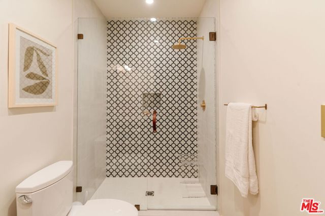 11734 Huston Street, Valley Village CA: https://media.crmls.org/mediaz/6adbccd2-a974-4420-911c-2140c464ad5b.jpg