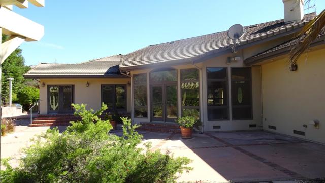 529 Corral De Tierra Road, Salinas CA: https://media.crmls.org/mediaz/6adbd773-99f0-4efa-81f9-3a77806e3897.jpg