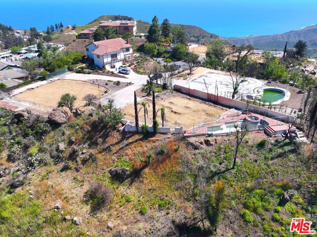 23309 W Paloma Blanca Drive, Malibu CA: https://media.crmls.org/mediaz/6adc5522-979d-422a-8d90-fef1679f69ea.jpg