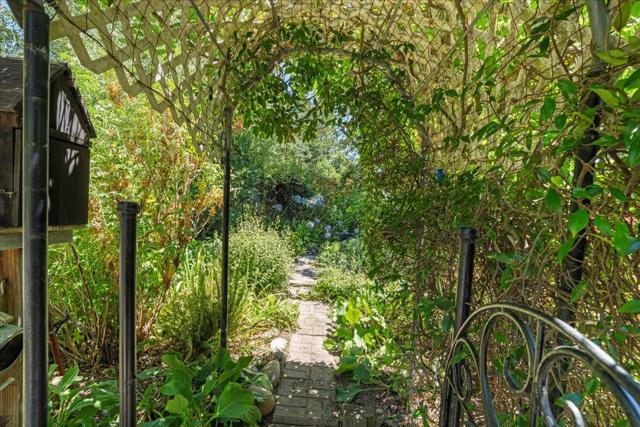 22196 Summit Road, Los Gatos CA: https://media.crmls.org/mediaz/6adc7d8f-f485-4bd1-988a-851b9f1260d8.jpg