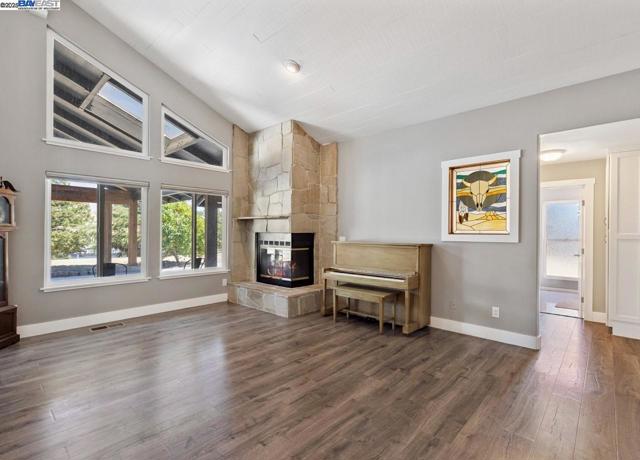 Image 6 of 60 For 8191 Highland Rd